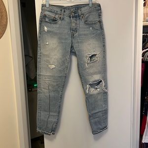 Levi’s 501 light wash distressed denim size 27